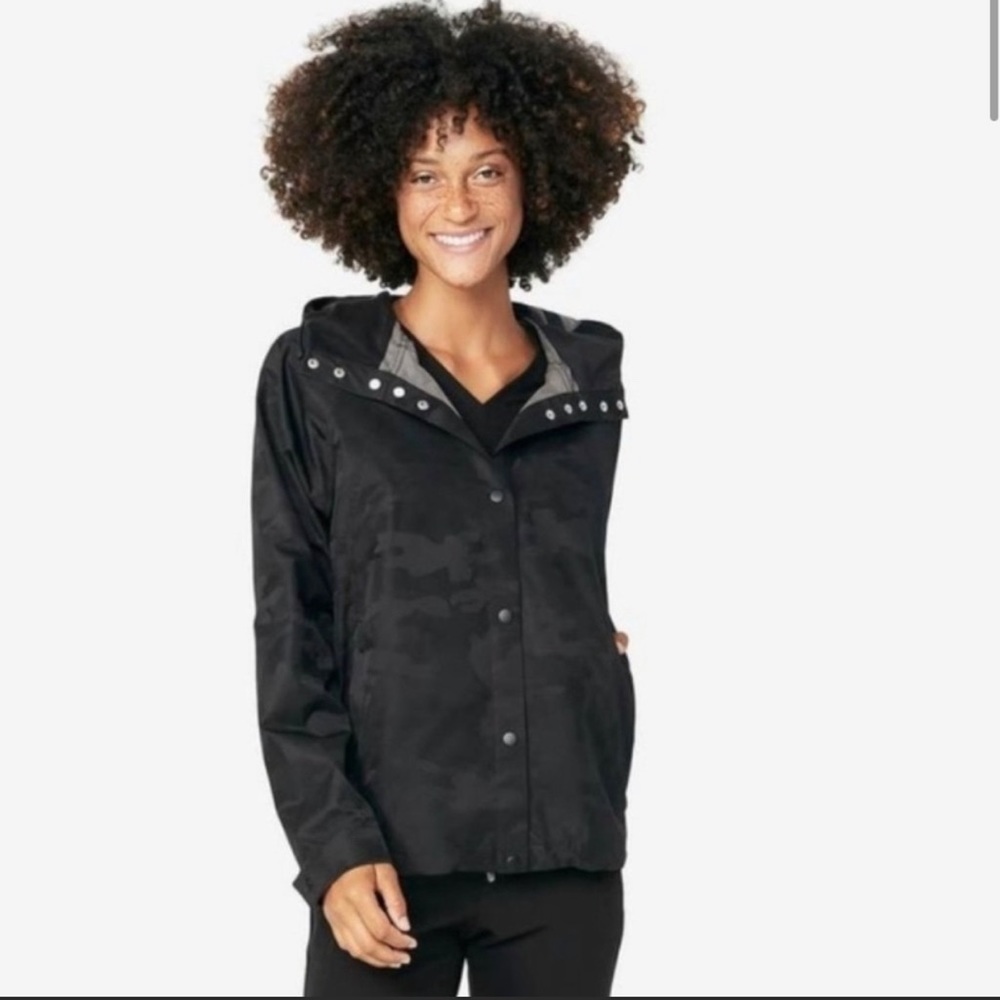 **SOLD**New W/O tags womens Black Camo windbreaker